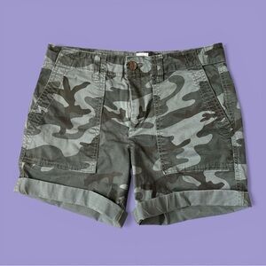Gap size 2 Girlfriend Shorts in Camo